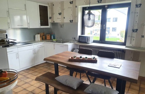 Grossmehring Apartment | I04 - Ferienhaus für Monteure mit Balkon in Großmehring bei Ingolstadt, 115qm, 4 Zimmer, Max. 7 Personen