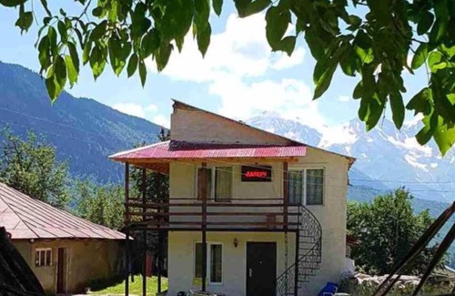 Mazeri Apartment | Iason Guest House in Mazeri- Cozy studio with WiFi, AC in fabulous Mestia