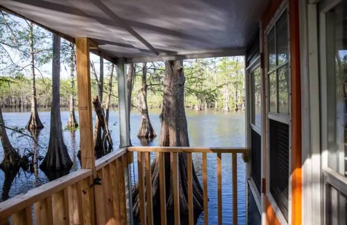 Verda Boat Rental | Iatt Lake Cabins and Kayaks House Boat