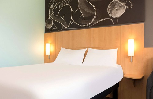 Thielle-Wavre Hotel | Ibis 3 Lacs Neuchatel Hotel
