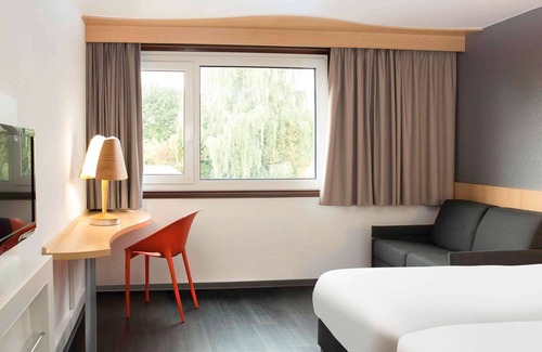 Thielle-Wavre Hotel | Ibis 3 Lacs Neuchatel Hotel