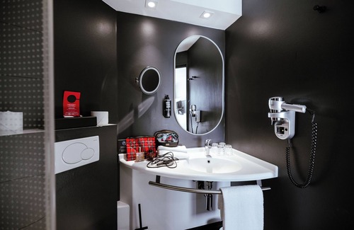 Findel Hotel | ibis Luxembourg Aéroport