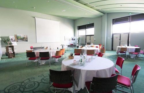 Center Hotel | ibis Styles Evry Courcouronnes Hotel and Events