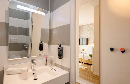 Saint-Laurent-du-Var Hotel | ibis Styles Nice Cap 3000 Airport