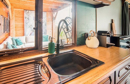 Brouwershaven Ski Chalet | Ibiza style chalet with lounge terrace