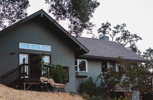 Cloverdale House | Icaria Creek- Relax Amongst the Vineyards in Alexander Valley