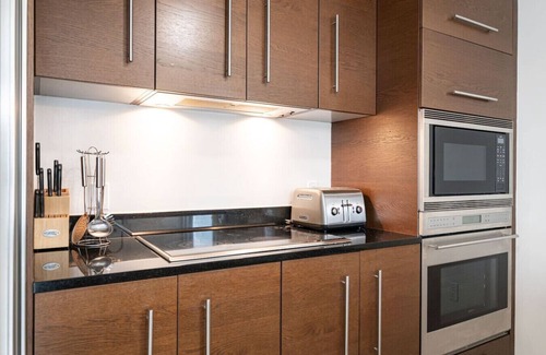 Downtown Miami Apartment | Icon Brickell 2BR Poolside Paradise in the Sky