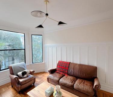 Russian Hill Apartment | Iconic 3 bedroom with Sweping Bay City Views, 100 Walk Score