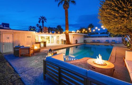Las Vegas House | Iconic Luxe Entertainment Villa With Heated Pool Sauna