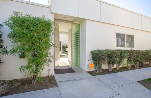 Palm Springs Villa | Iconic Property! Absolutely gorgeous! 60 days or more gets 15% off!
