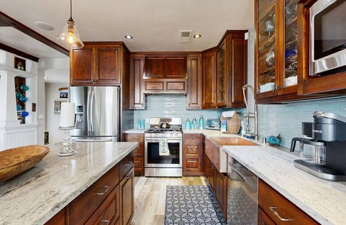 Cleone House | Iconic, Remodel 19th Century Home + Studio/Hot Tub/Custom Kitchen/Steps to Beach
