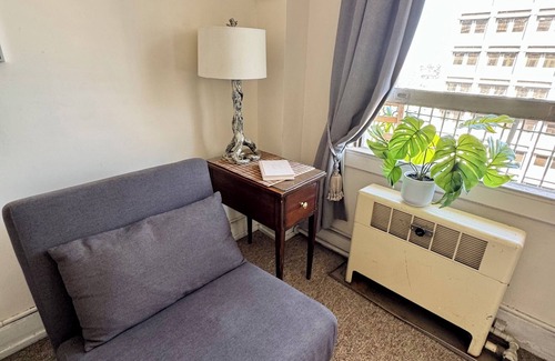 Downtown Long Beach Apartment | Iconic Sea Views, Prime Location 1 bed 1 bath walk to sea and shops