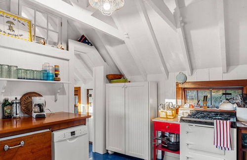 Smith Point Cottage | Iconic Smith's Point Cottage - 2 Bedrooms, Wifi, AC