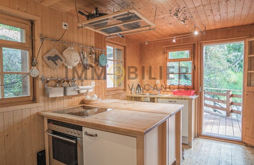 St. Luc Ski Chalet | Idéal pour grande famille !Chalet typique et simple situé sur la route de Chandolin. Entrée avec ves