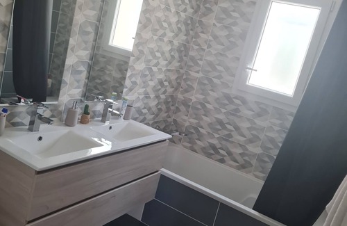Calvisson Villa | Idéalement Située, Location Villa Moderne 6 Personnes Avec Piscine