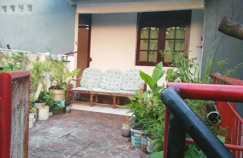 Jakarta House | Welcoming house with AC in vibrant Jakarta