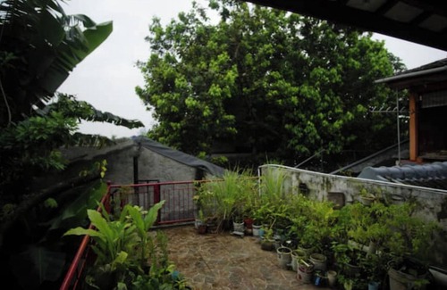 Jakarta House | Welcoming house with AC in vibrant Jakarta