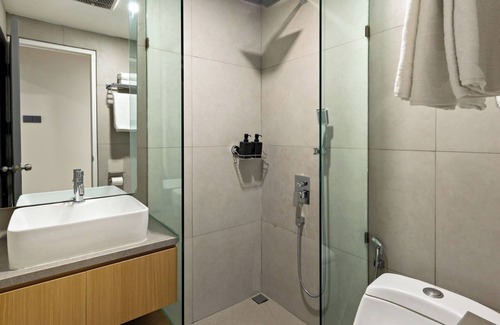 Jakarta Apartment | Newly Renovated 2BR Apt and Direct Mall Access