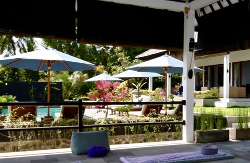 Kalibukbuk Villa | Villa Luna with a view of the sea and various terraces in a quiet area