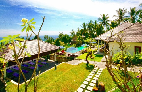 Kalibukbuk Villa | Villa Luna with a view of the sea and various terraces in a quiet area