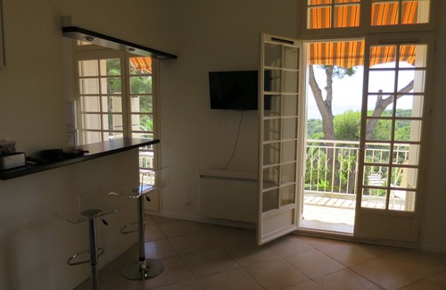 Hyeres Apartment | ideal 4 people, sea view in residence with pool and tennis