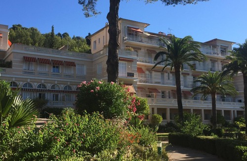 Hyeres Apartment | ideal 4 people, sea view in residence with pool and tennis