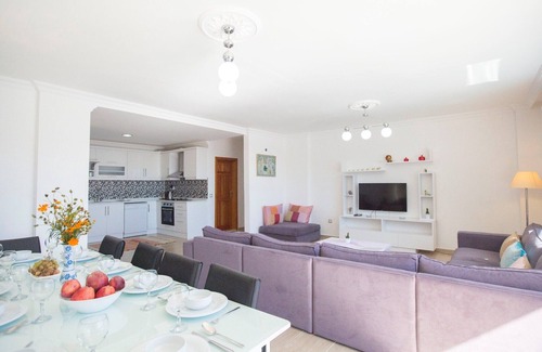 Kalkan Villa | Ideal 6 Bedroom Villa for Large Families/Groups, with Large Infinity Pool & View