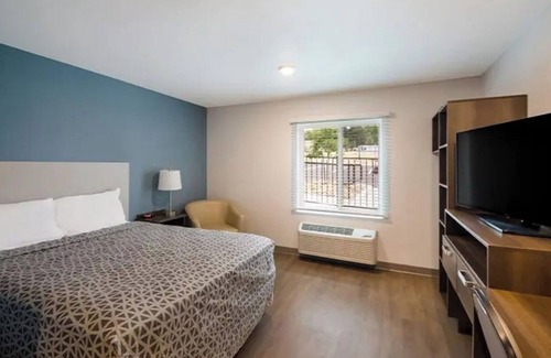 Austin Hotel | Ideal Budget Room w/Cooking Space & Quick Drive to Downtown Austin Fun