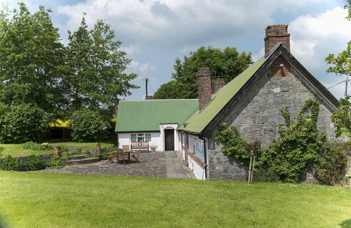 Castlemagner Cottage | Ideal Cottage To Explore Ireland's Scenic Southwest For Up To 5 Comfortably