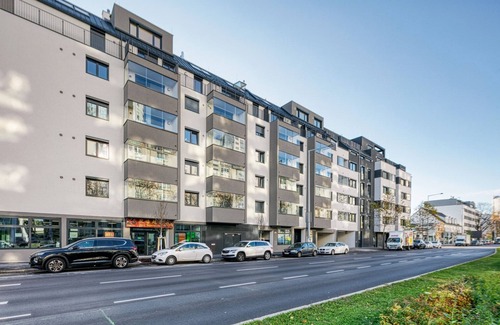 Kaisermuhlen Apartment | Ideal Donaustadt 1BR w/Balcony, near Donaupark & Metro U1, by Blueground