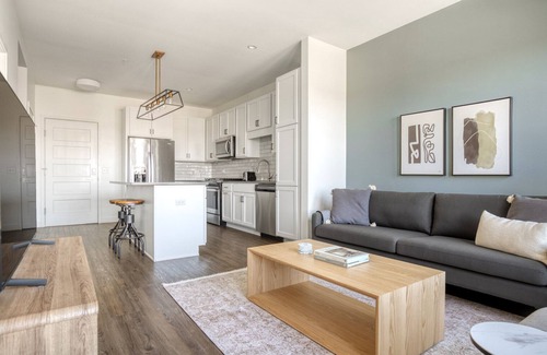 Elmhurst Apartment | Ideal Elmhurst 1BR w/Lounge, Pool & Gym nr Metra, by Blueground