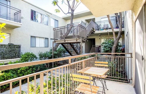 Encino Apartment | Ideal Encino 1BR w/W/D, Pool & Gym, nr Ventura Blvd, by Blueground