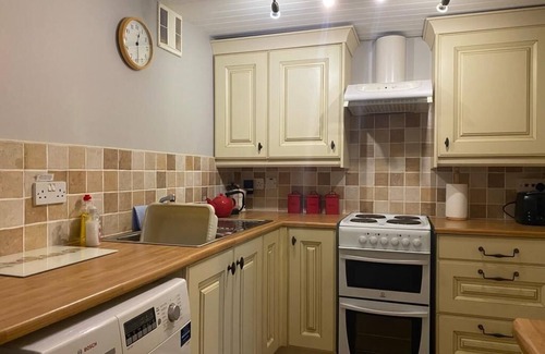 Porlock Cottage | IDEAL EXMOOR LOCATION HOMELY 4 BED HOUSE, GARDEN, SEA VIEWS FAMILY/DOG FRIENDLY!