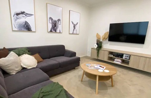 Mildura House | Ideal family holiday home or the perfect place for your bridal party!