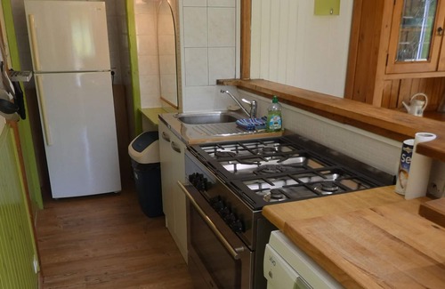 Vessey House | Ideal for families - gite for 6/12 people, collective covered/heated swimming pool, sauna