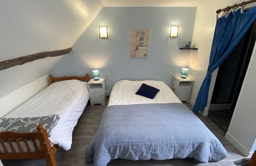 Vessey House | Ideal for families - gite for 6/12 people, collective covered/heated swimming pool, sauna