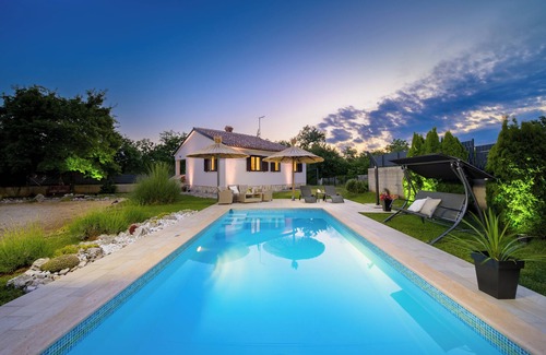 Peresiji House | Ideal for family holidays, heated pool, traditional and quiet location