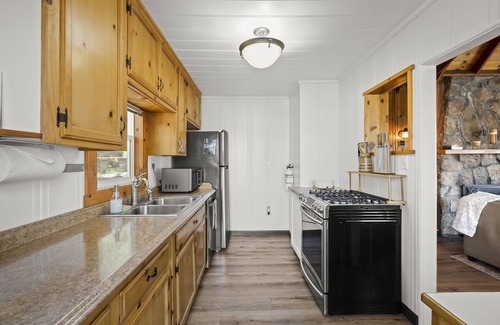 Brockway House | Ideal for honeymoons or anniversaries, cozy cabin with hot tub and Lake Tahoe vi