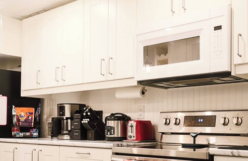 West Deane Park Apartment | Ideal for long stays Near/airport Gym-Parking