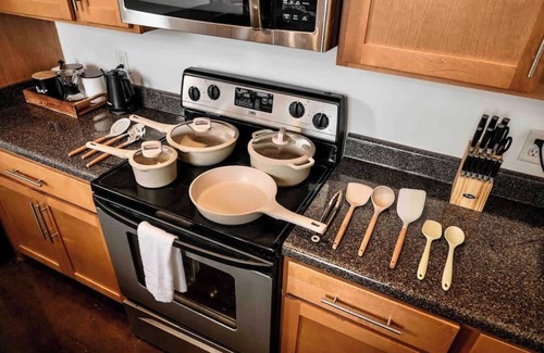 Arcadia Apartment | Ideal for long stays w/2 king beds, gym & pool