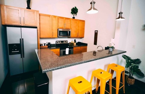 Arcadia Apartment | Ideal for long stays w/2 king beds, gym & pool