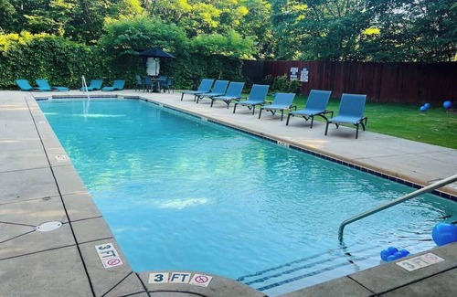 Arcadia Apartment | Ideal for long stays w/2 king beds, gym & pool
