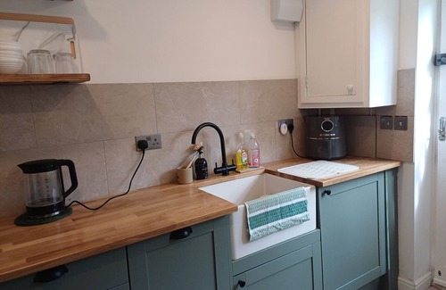 Thorner Cottage | Ideal for small groups - Thorner/Leeds 3 Bed cottage - with fantastic views