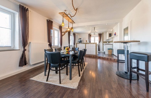 Fischach House | Ideal for trips to Augsburg, Legoland, Munich, Ulm . fully equipped