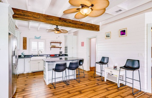 Galveston House | Ideal getaway steps from the beach with fast WiFi, central AC, deck, grill & W/D