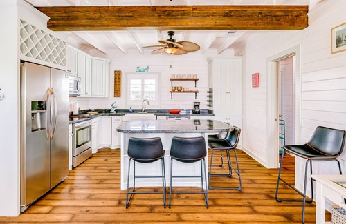 Galveston House | Ideal getaway steps from the beach with fast WiFi, central AC, deck, grill & W/D