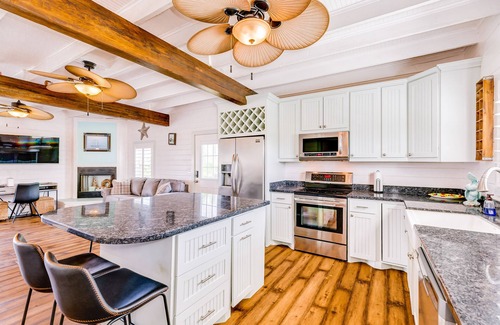 Galveston House | Ideal getaway steps from the beach with fast WiFi, central AC, deck, grill & W/D