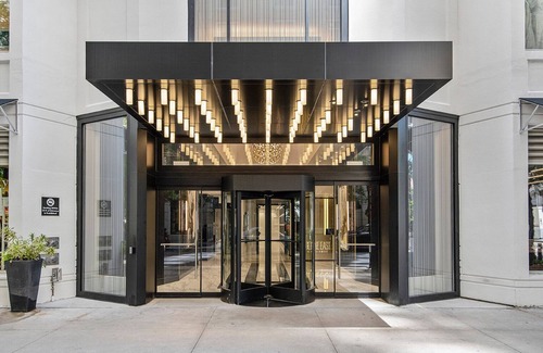 Rush and Division Apartment | Ideal Gold Coast 1BR w/Gym & Lounge, 1 block to L, by Blueground