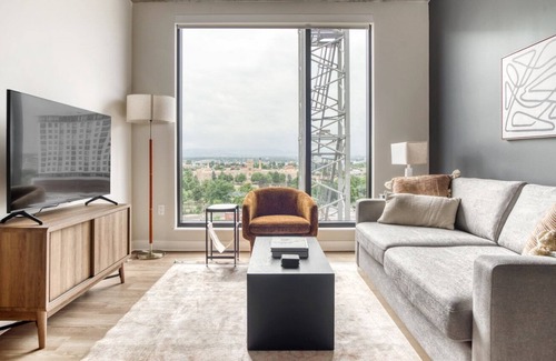 Golden Triangle Apartment | Ideal Golden Triangle 2BR w/ Pool, Gym & W/D, next to Park, by Blueground