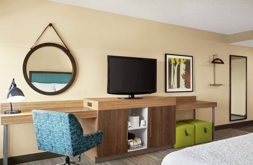 South Portland House | Ideal Location! 2 Comfortable Units, Free Breakfast, Pets Allowed!